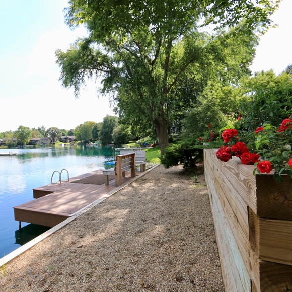 Hi! I am your Posh Ambassador for lulusbestbuys! - Picture 1 of 1